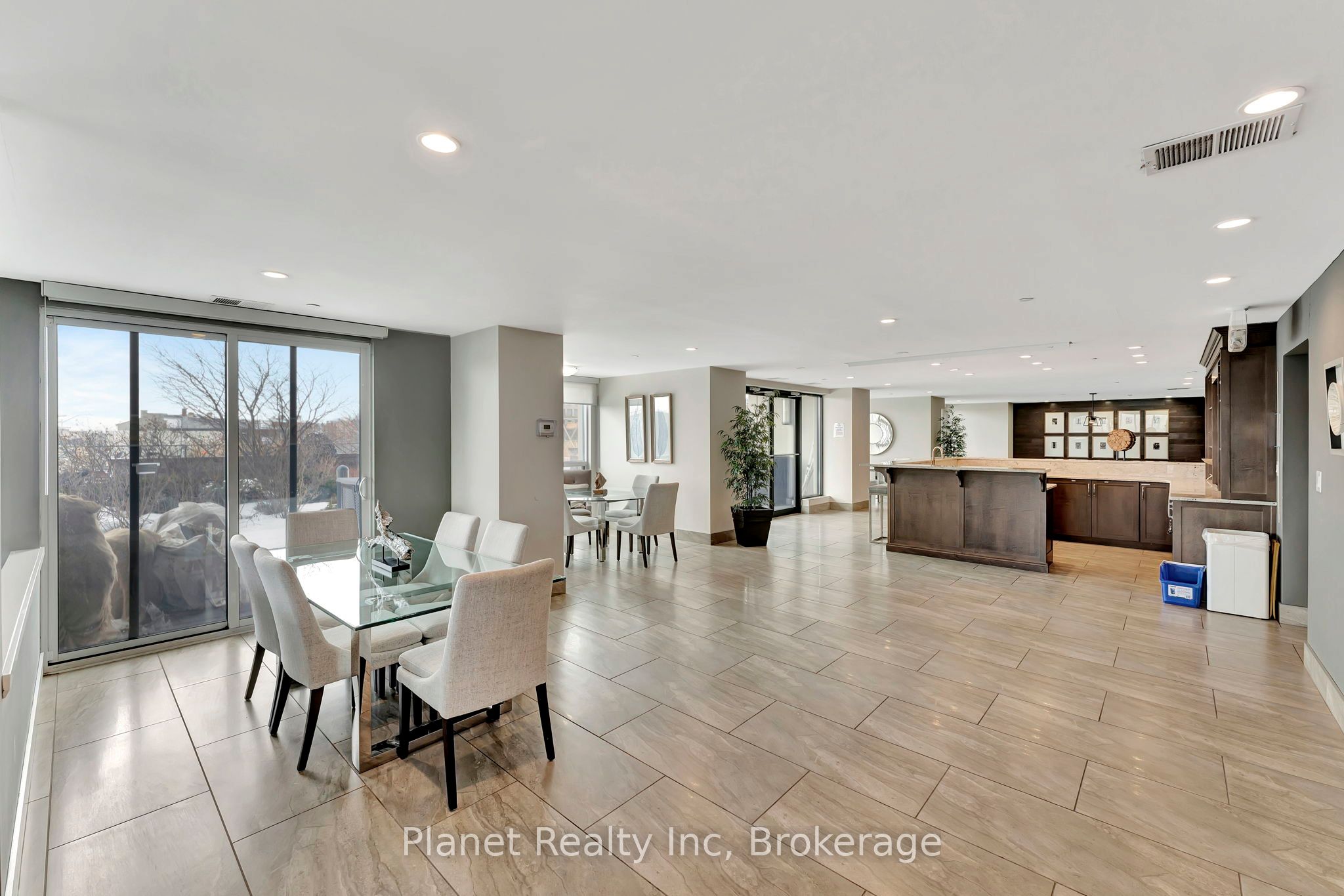 160 Macdonell Street, #906