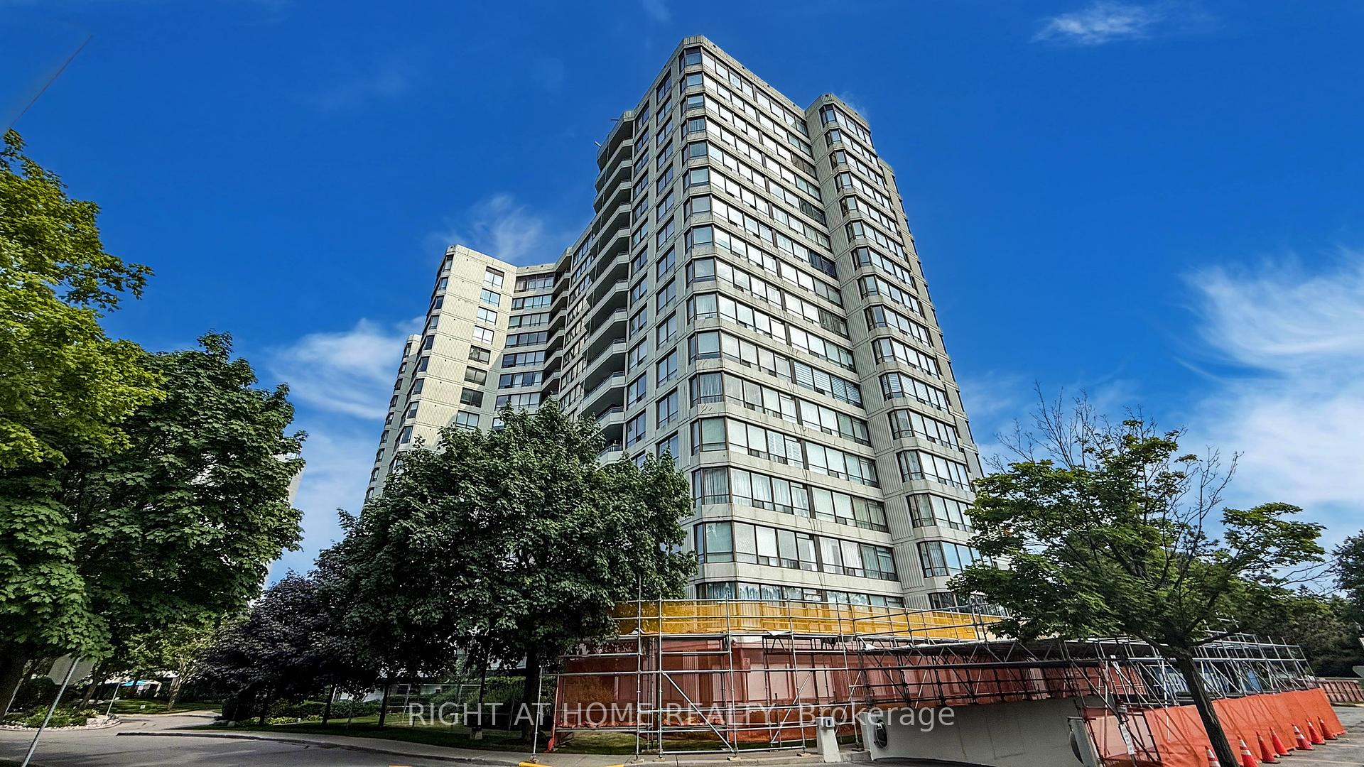 3 Bedrooms Condo at 1121 Steeles, Toronto For sale