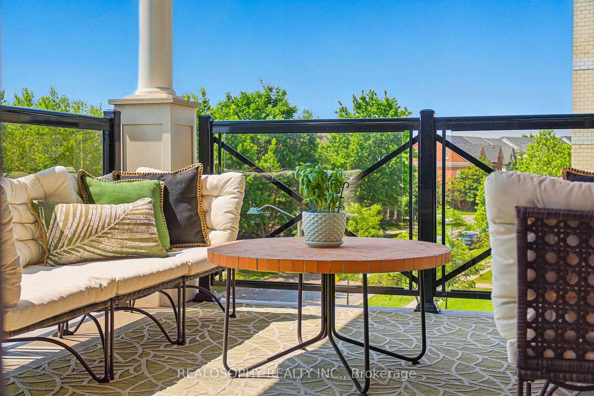 2 Bedrooms Condo at 2333 Sawgrass, Oakville For sale