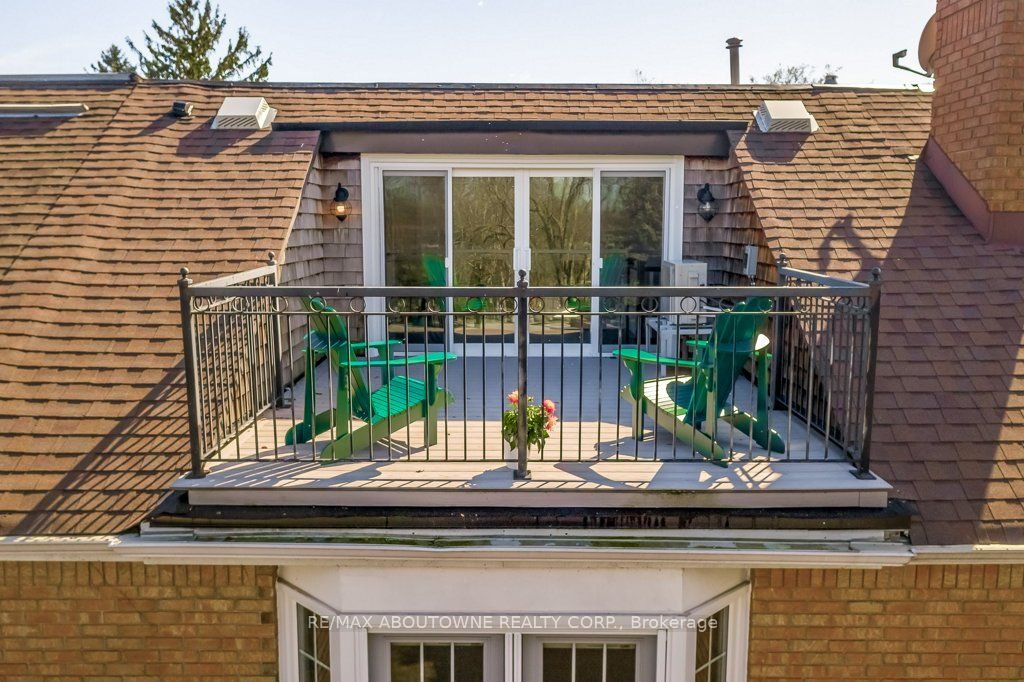 21 Chisholm Street