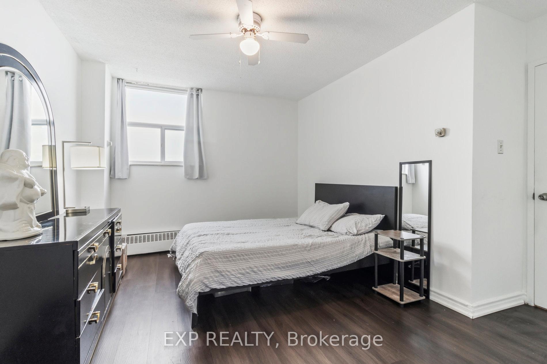 3 Bedrooms Condo at 5 Parkway Forest, Toronto For sale