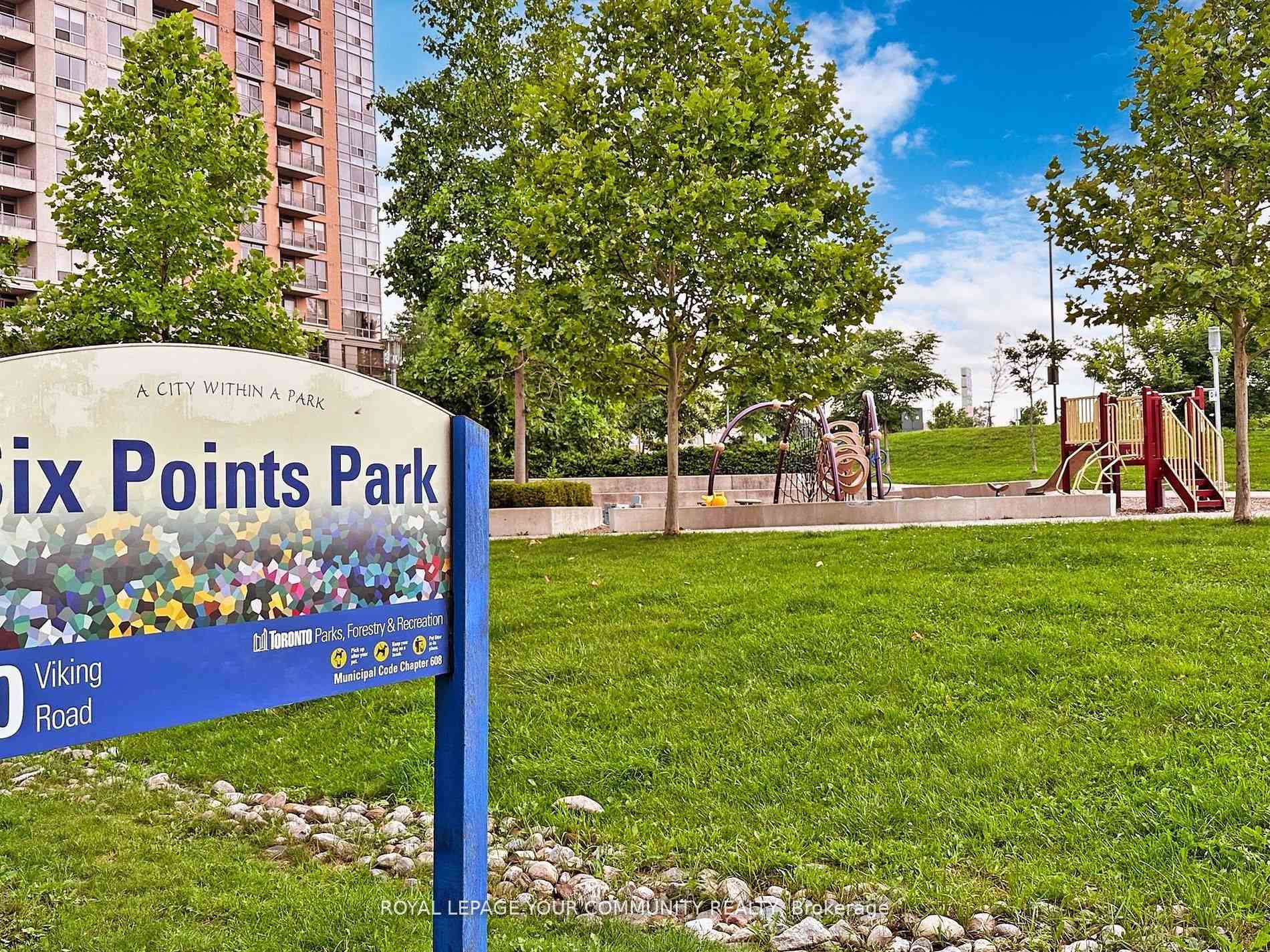 2 Bedrooms Condo at 15 Viking, Toronto For sale