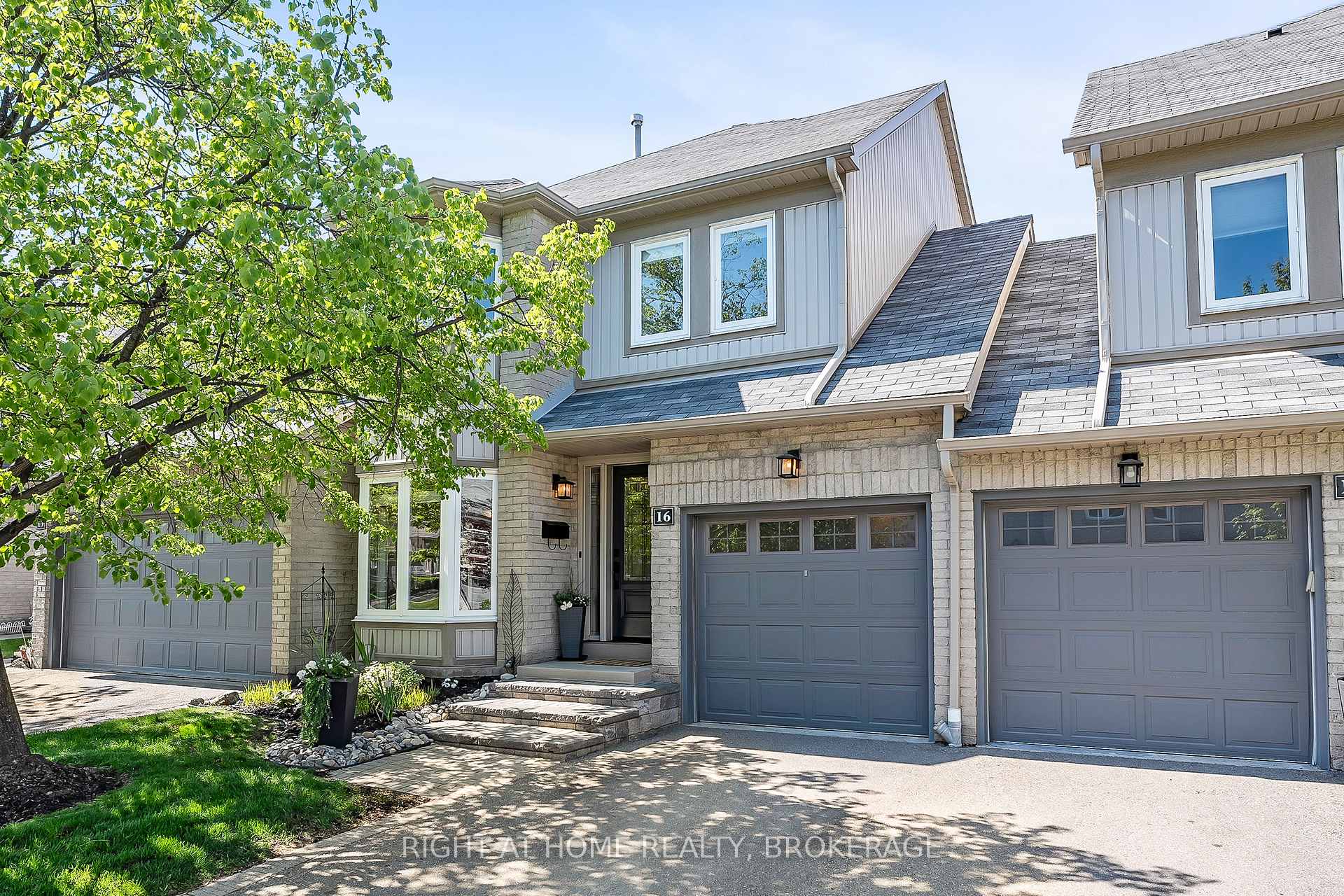 3 Bedrooms Condo at 3420 South Millway, Mississauga For sale