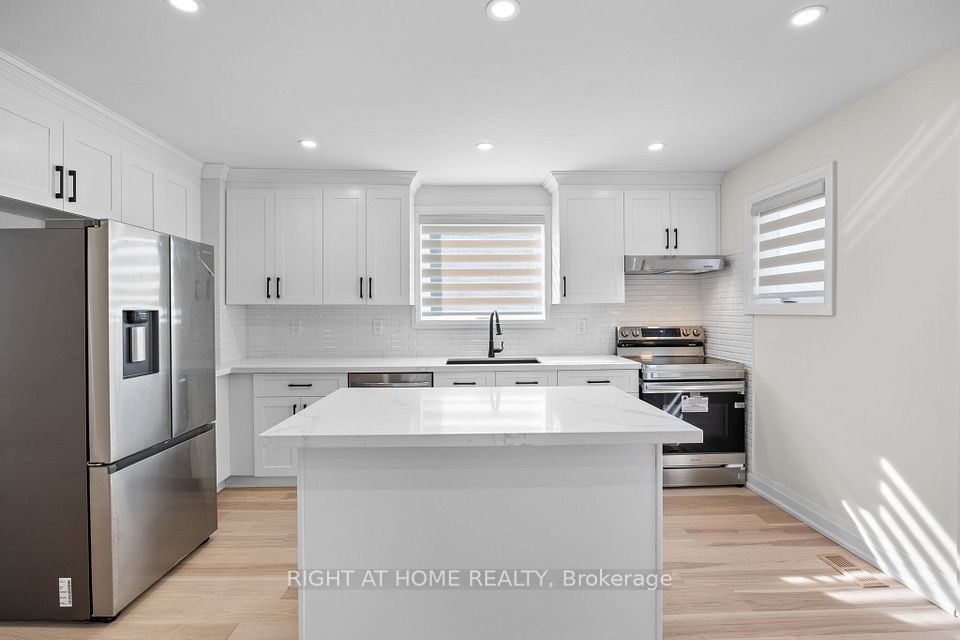 961 Victoria Park Avenue, Toronto, ON M4B 2J4