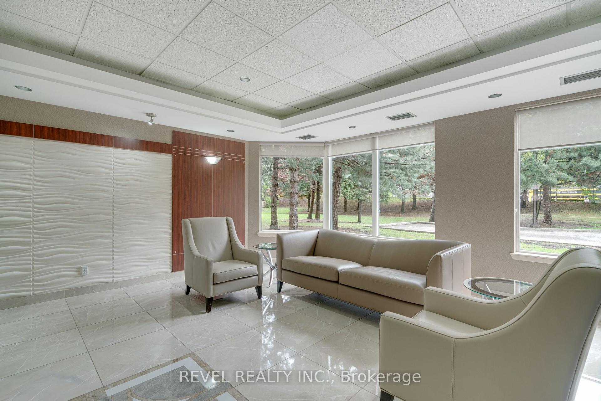 3 Bedrooms Condo at 135 Hillcrest, Mississauga For sale