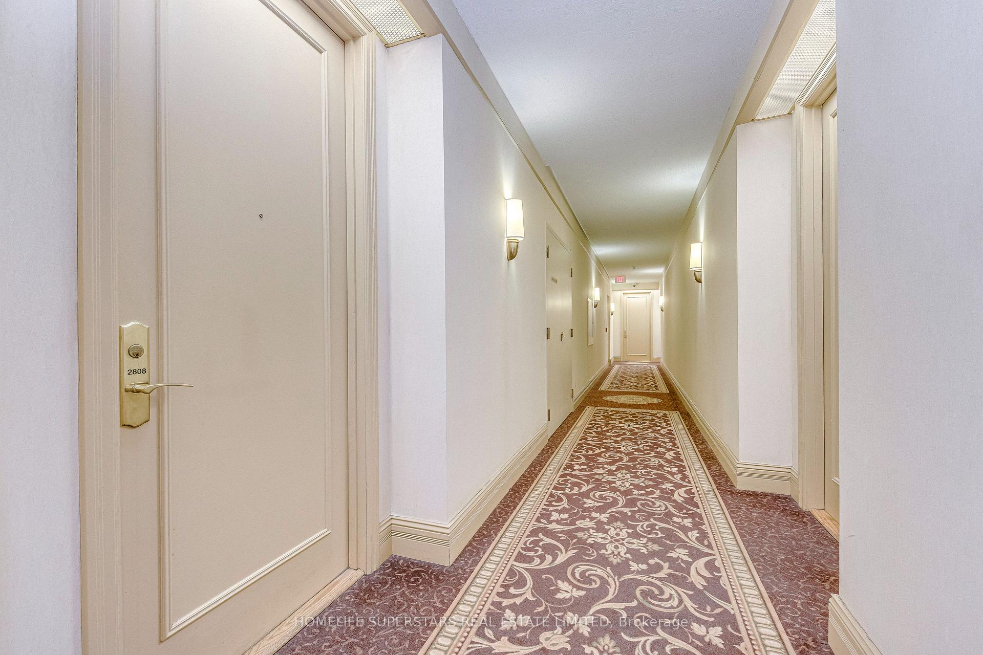 3 Bedrooms Condo at 25 Kingsbridge Garden, Mississauga For sale