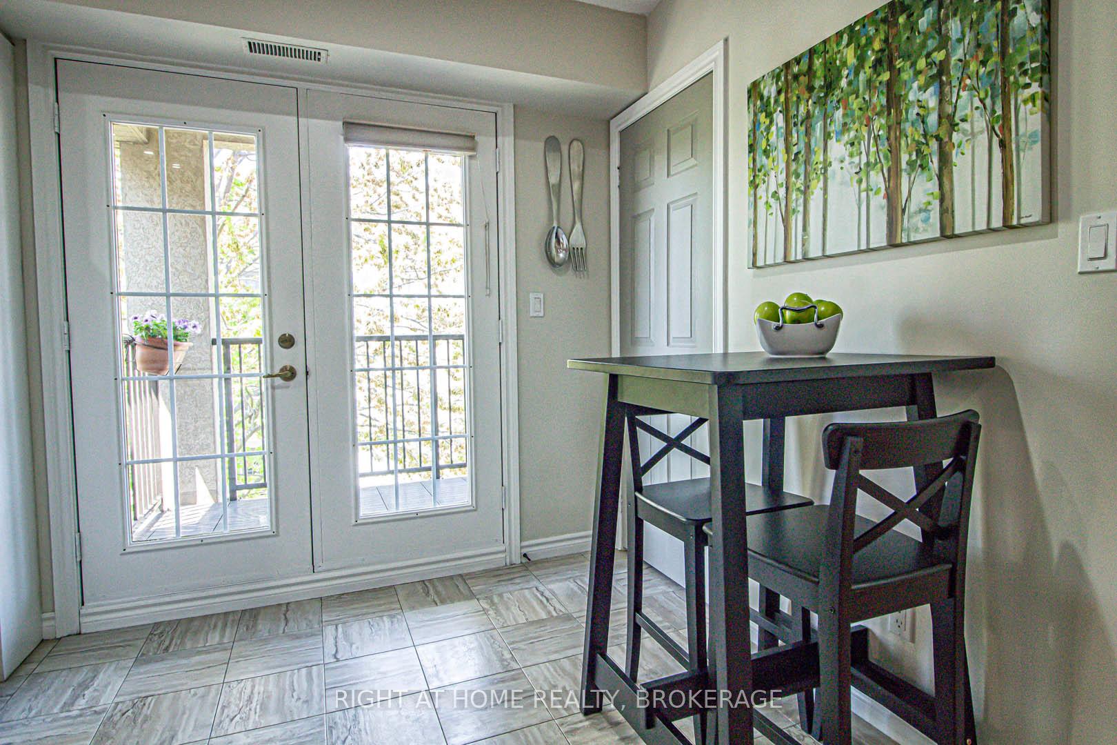 2 Bedrooms Condo at 1451 Walker’s, Burlington For sale