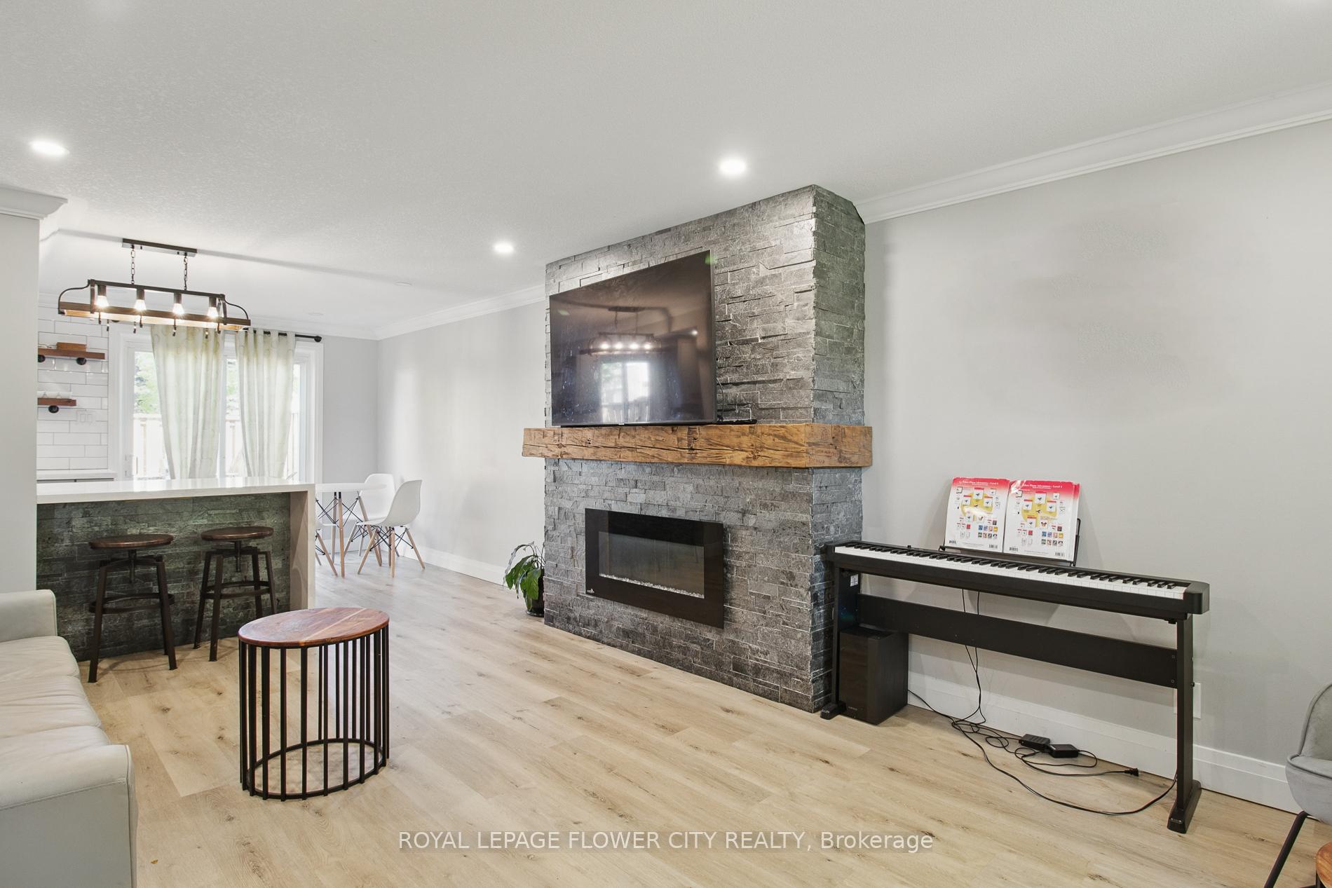 3 Bedrooms Condo at 151 Gateshead, Hamilton For sale