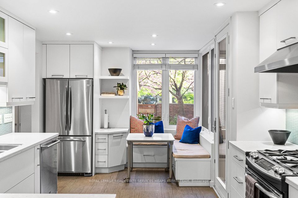 418 St Clair Avenue, Toronto, ON M4T 1P5