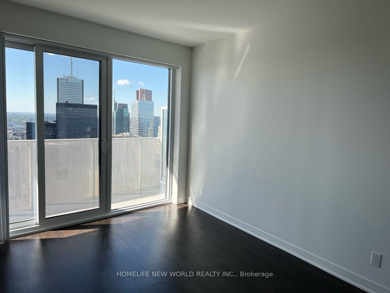 1 Bedroom Condo at 88 Harbour,  Toronto For sale