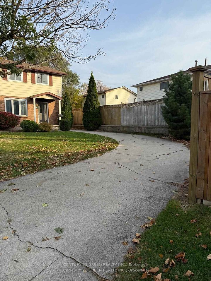 720 Hillary Street, Sarnia, ON N7T 7T8