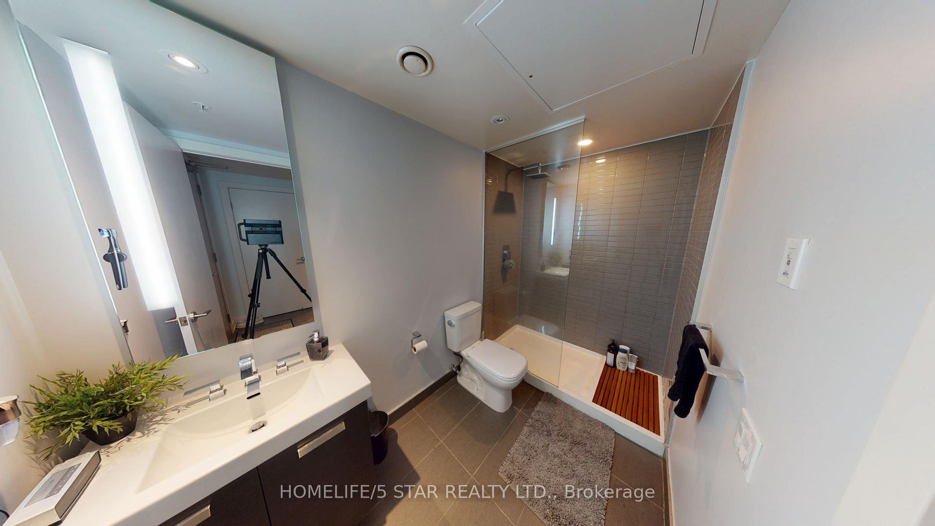1 Bedroom Condo at 38 Stewart, Toronto For sale