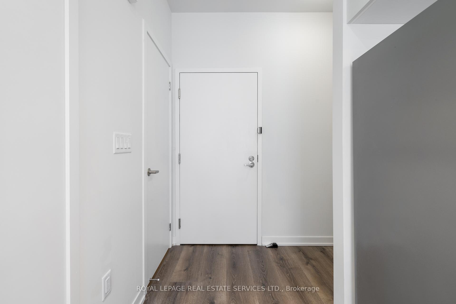 2 Bedrooms Condo at 3415 RIDGEWAY, Mississauga For sale