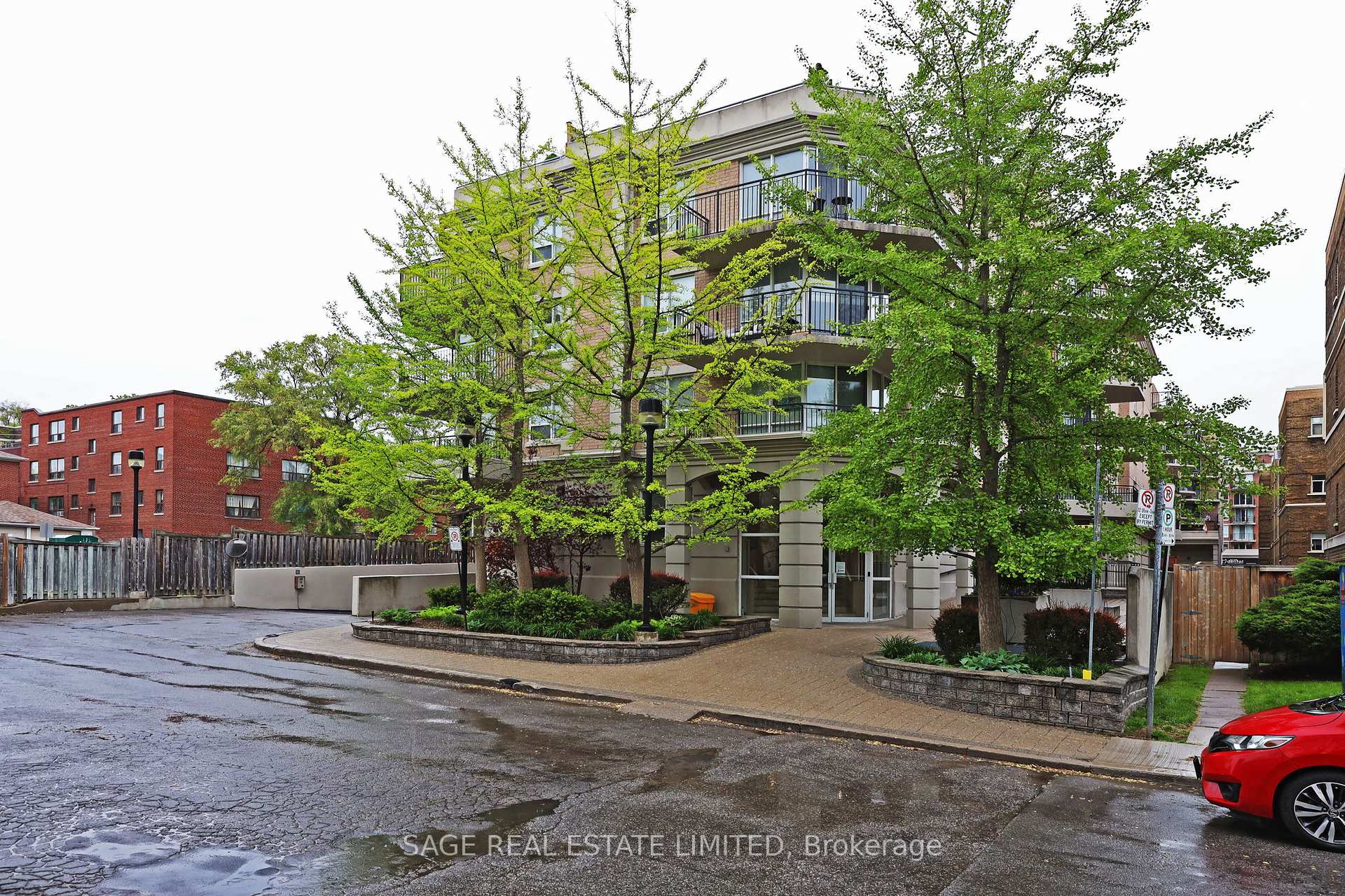 2 Bedrooms Condo at 55 Lorindale, Toronto For sale