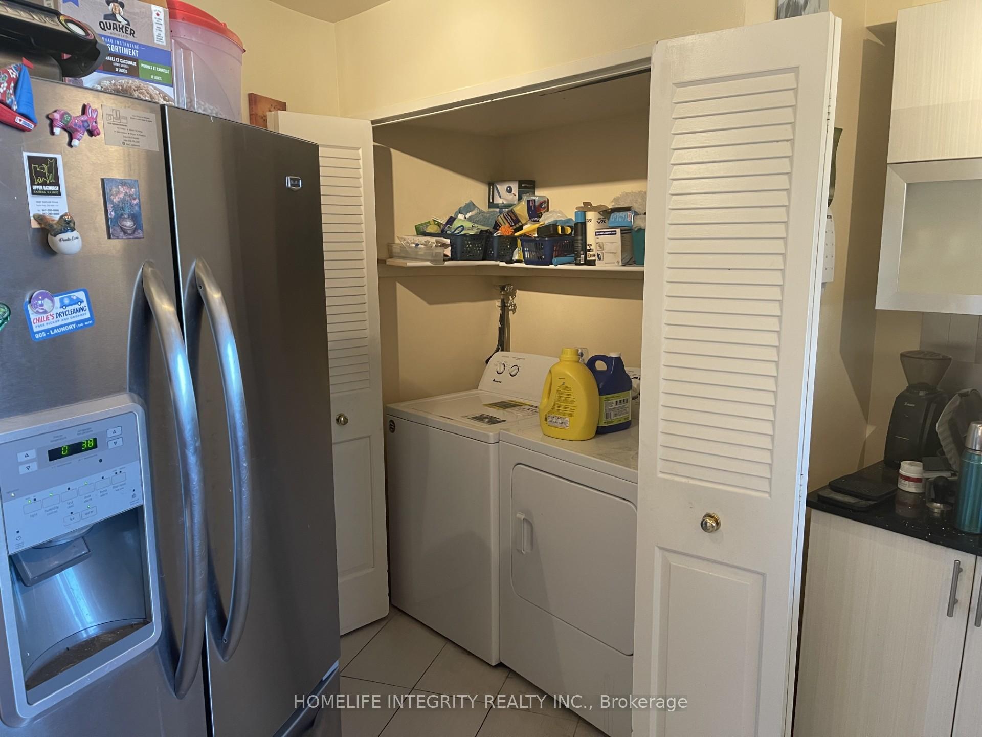 3 Bedrooms Condo at 150 Neptune, Toronto For sale