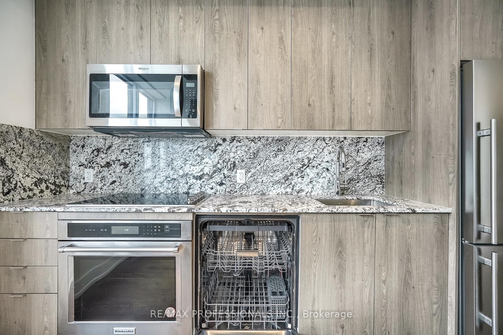 2 Bedrooms Condo at 5 Mabelle, Toronto For sale
