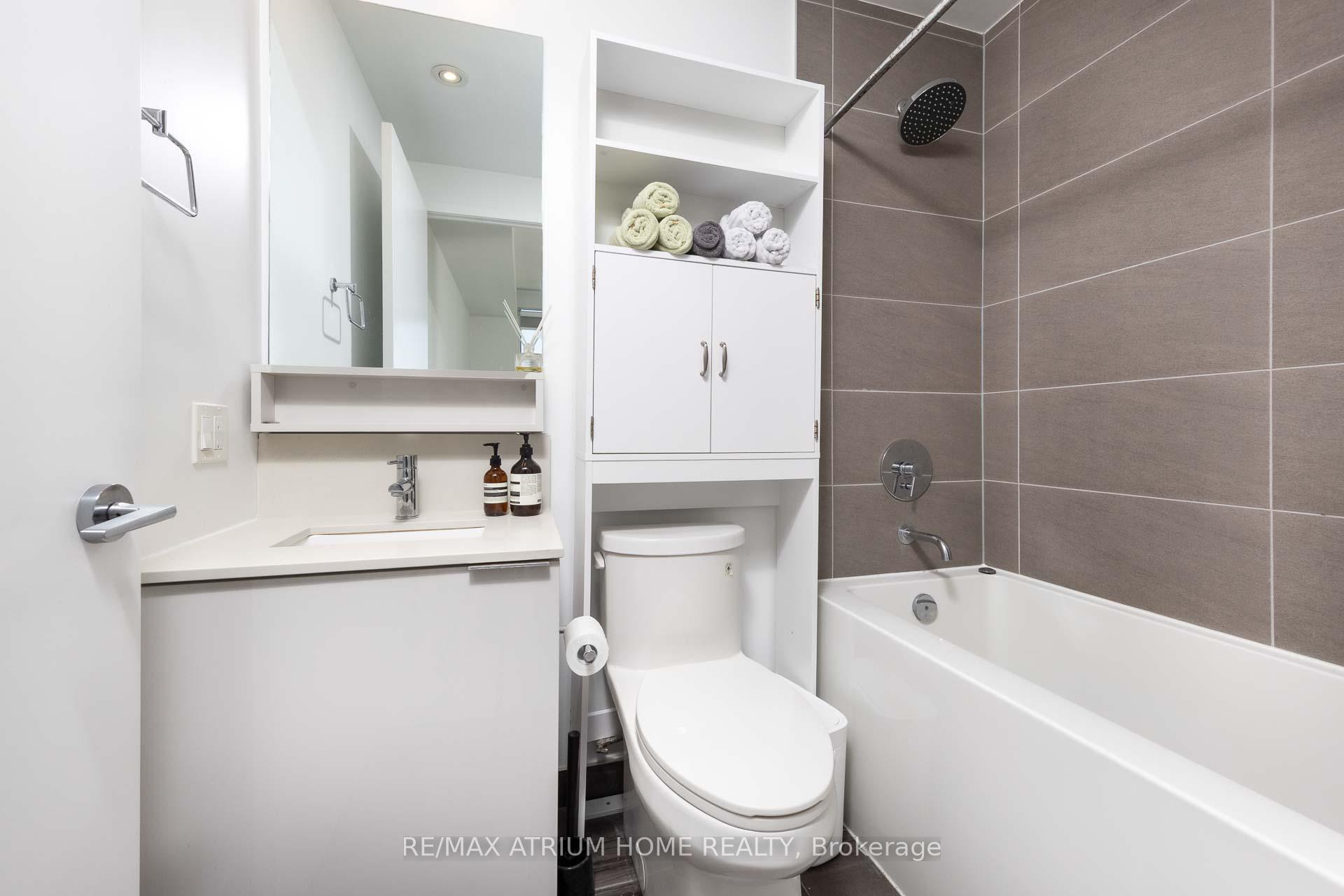 2 Bedrooms Condo at 950 Portage,  Vaughan For sale