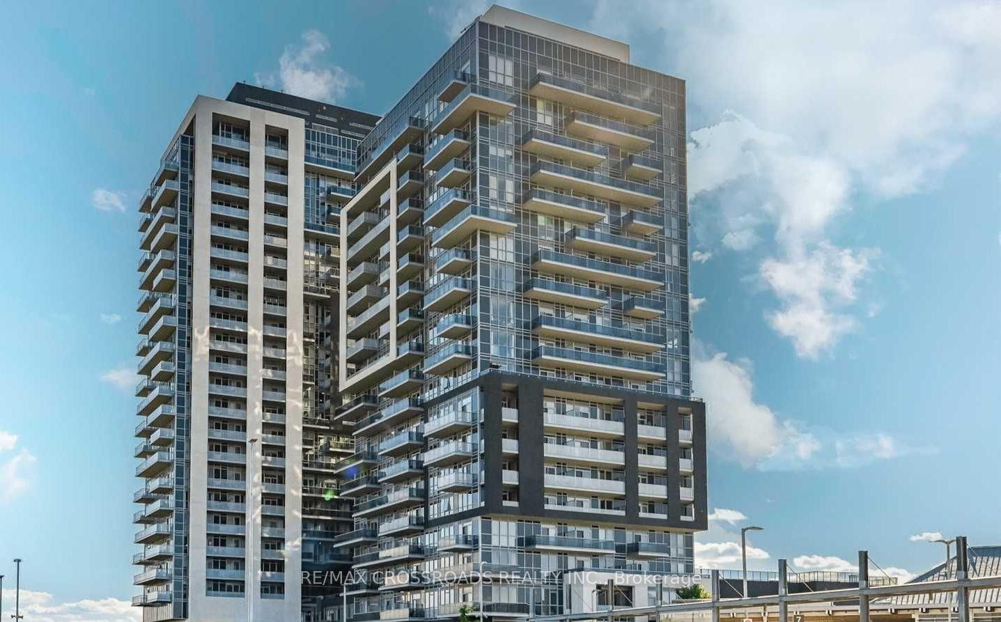 2 Bedrooms Condo at 2093 Fairview,  Burlington For sale