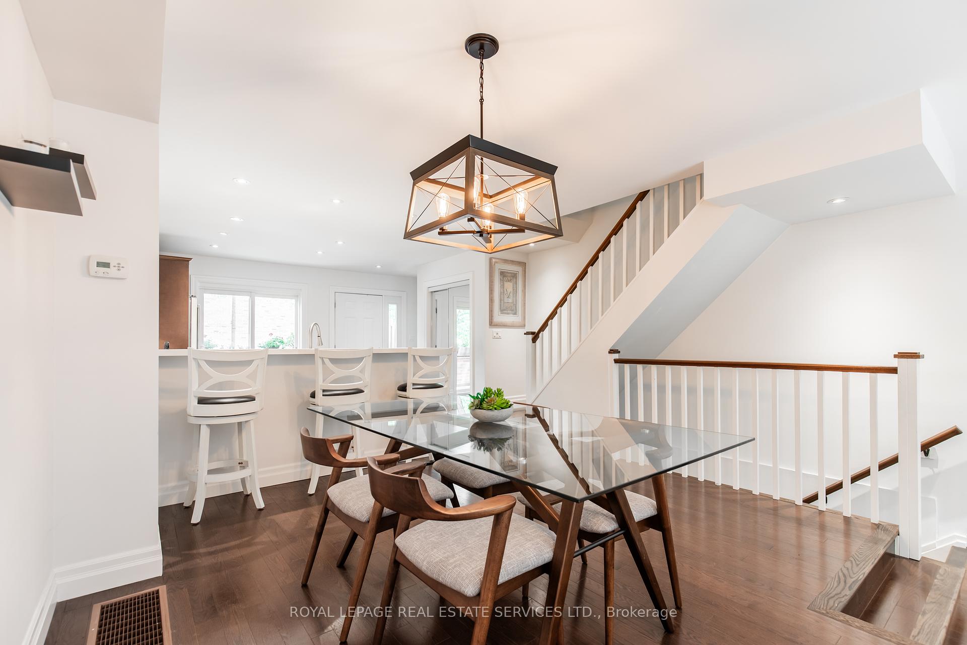 3 Bedrooms Condo at 3122 Lakeshore, Oakville For sale