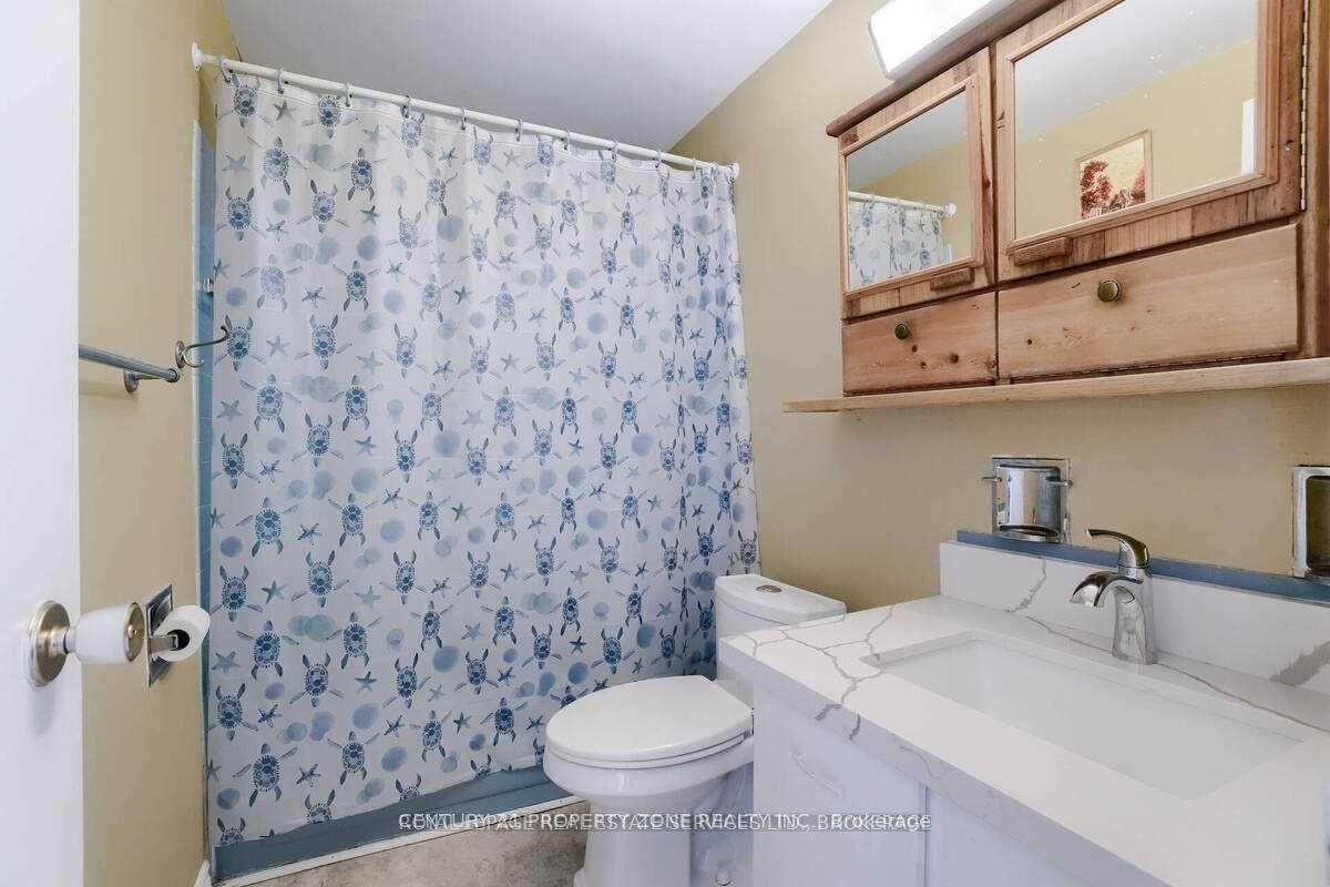 4 Bedrooms Condo at 3175 Kirwin, Mississauga For sale