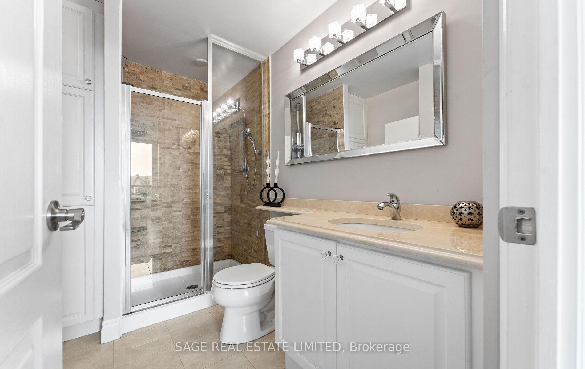 2 Bedrooms Condo at 88 Promenade, Vaughan For sale