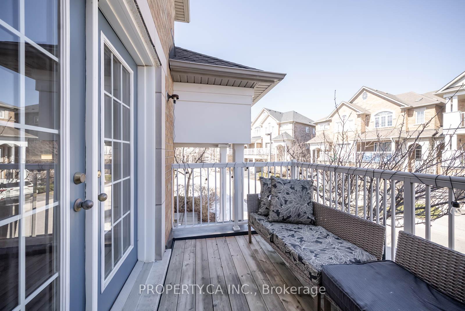 3 Bedrooms Condo at 601 Shoreline, Mississauga For sale