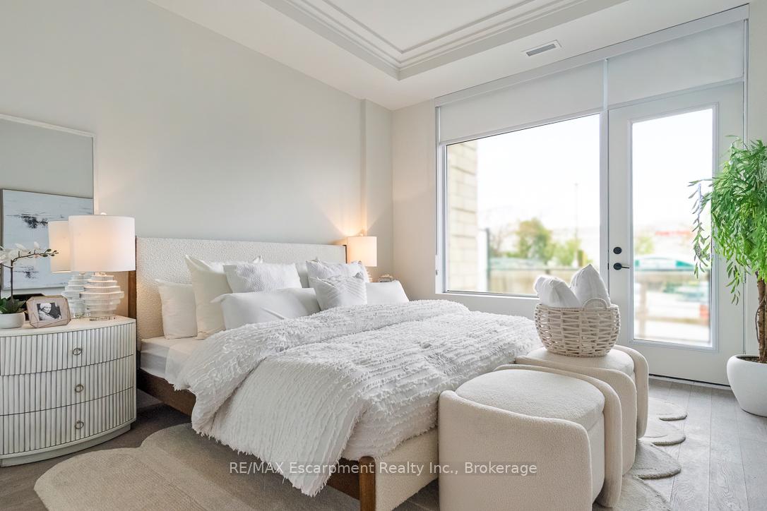 3 Bedrooms Condo at 123 Maurice, Oakville For sale