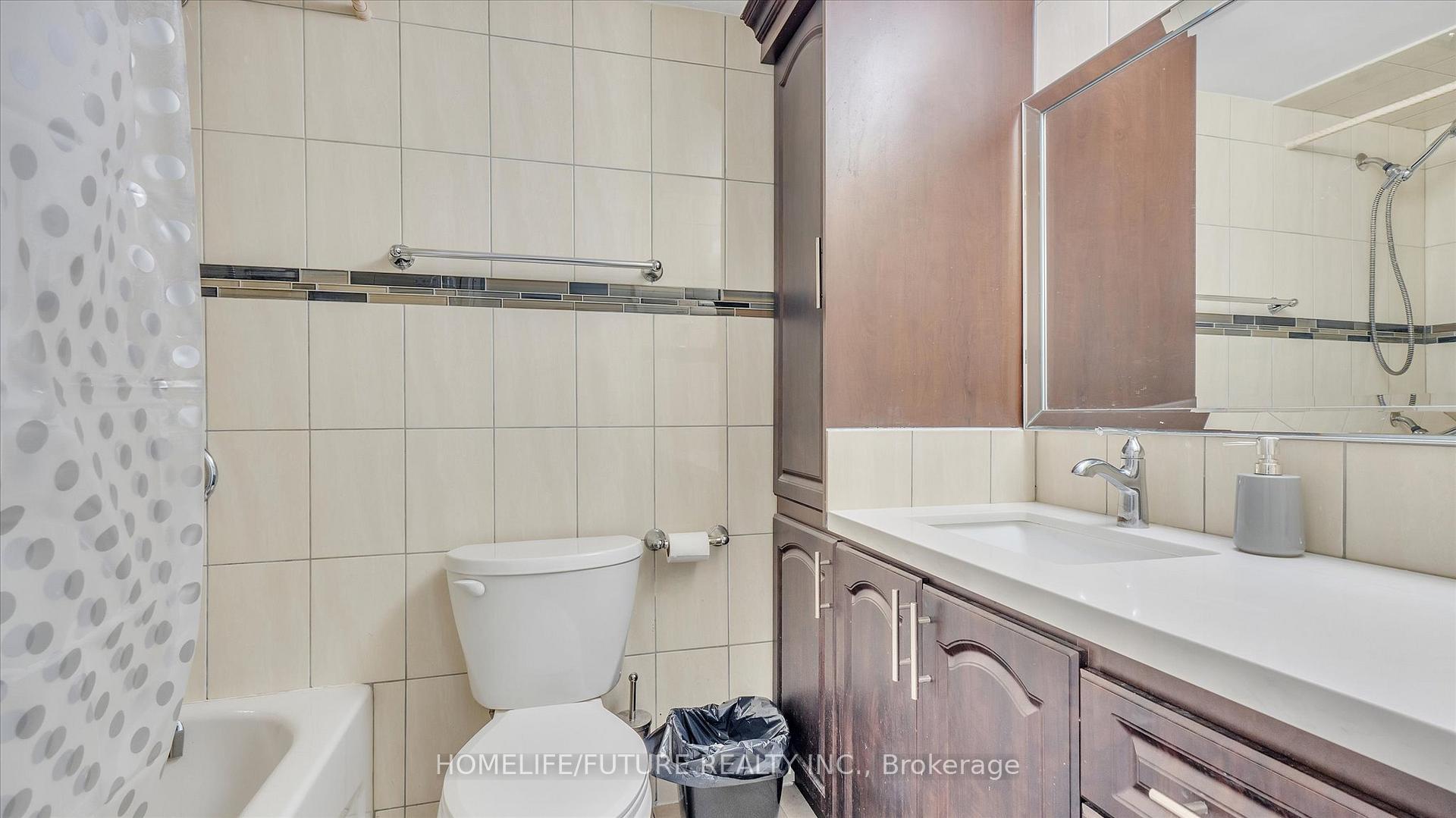 2 Bedrooms Condo at 10 Stonehill, Toronto For sale