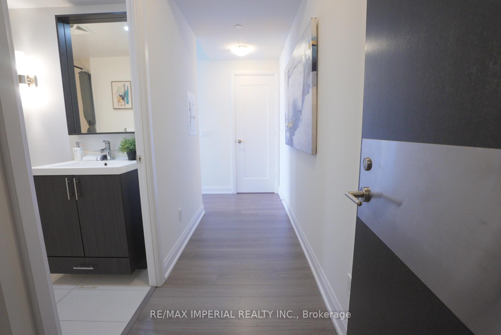 2 Bedrooms Condo at 18 Graydon Hall, Toronto For sale