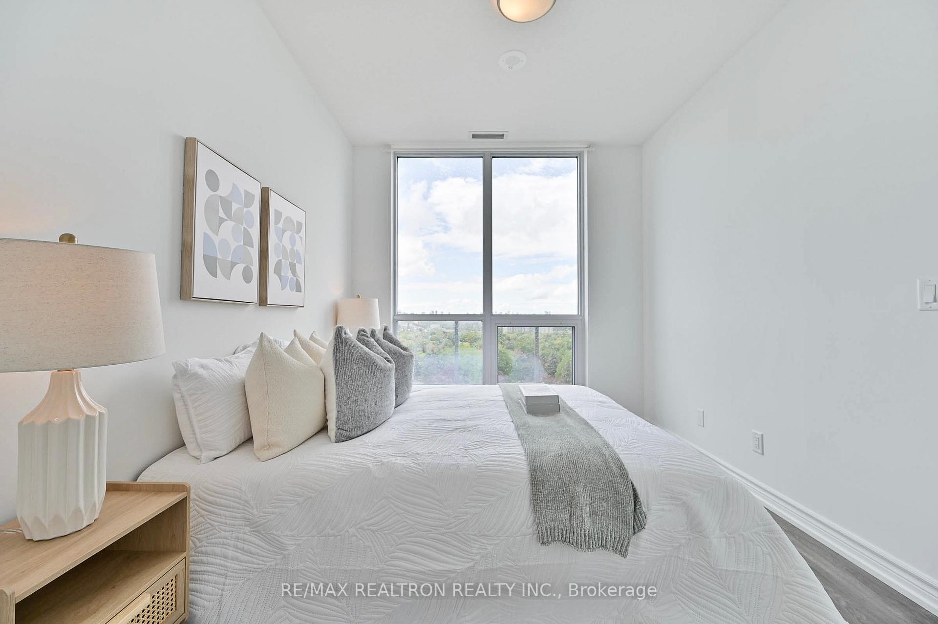 2 Bedrooms Condo at 36 Forest Manor, Toronto For sale