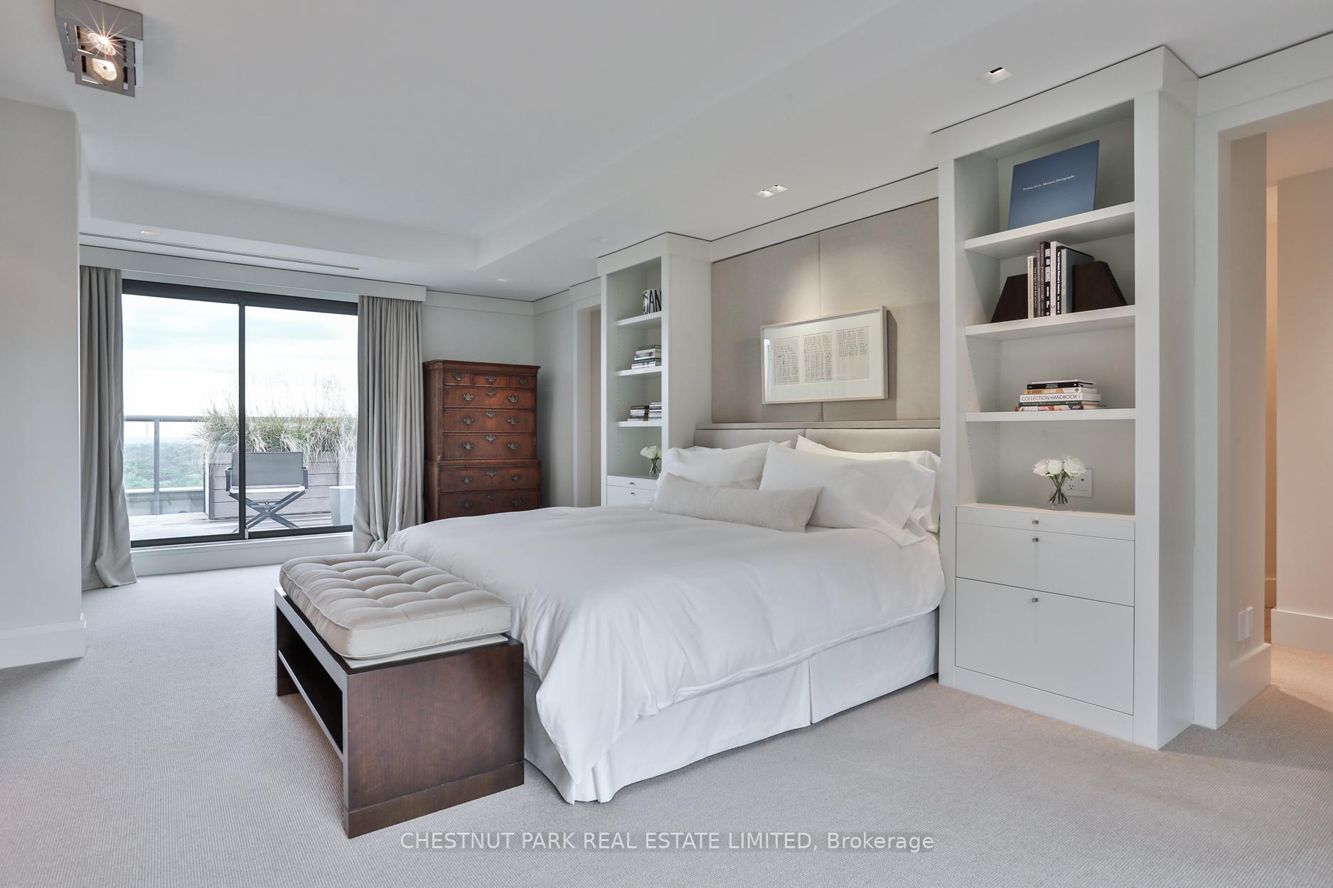 3 Bedrooms Condo at 33 Jackes,  Toronto For sale