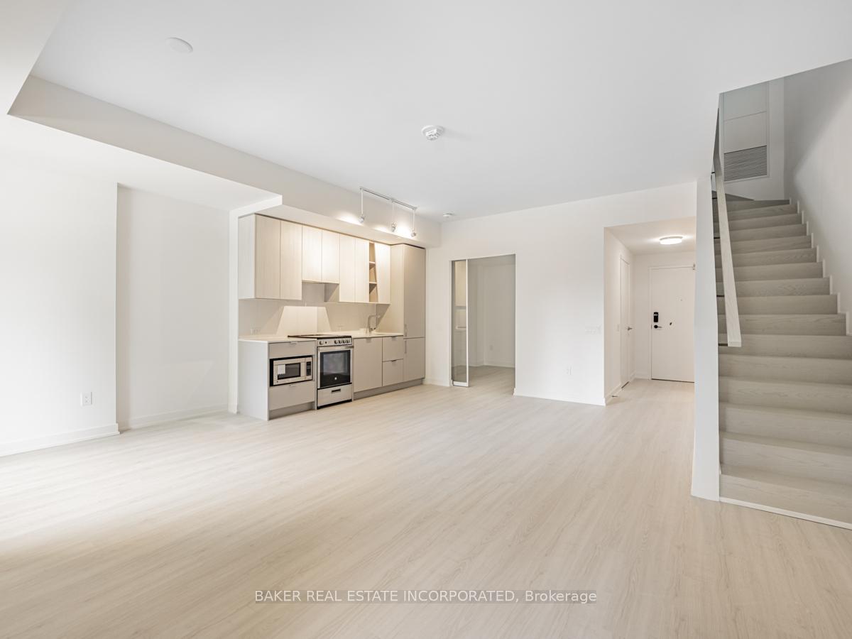 4 Bedrooms Condo at 3883 Quartz,  Mississauga For sale