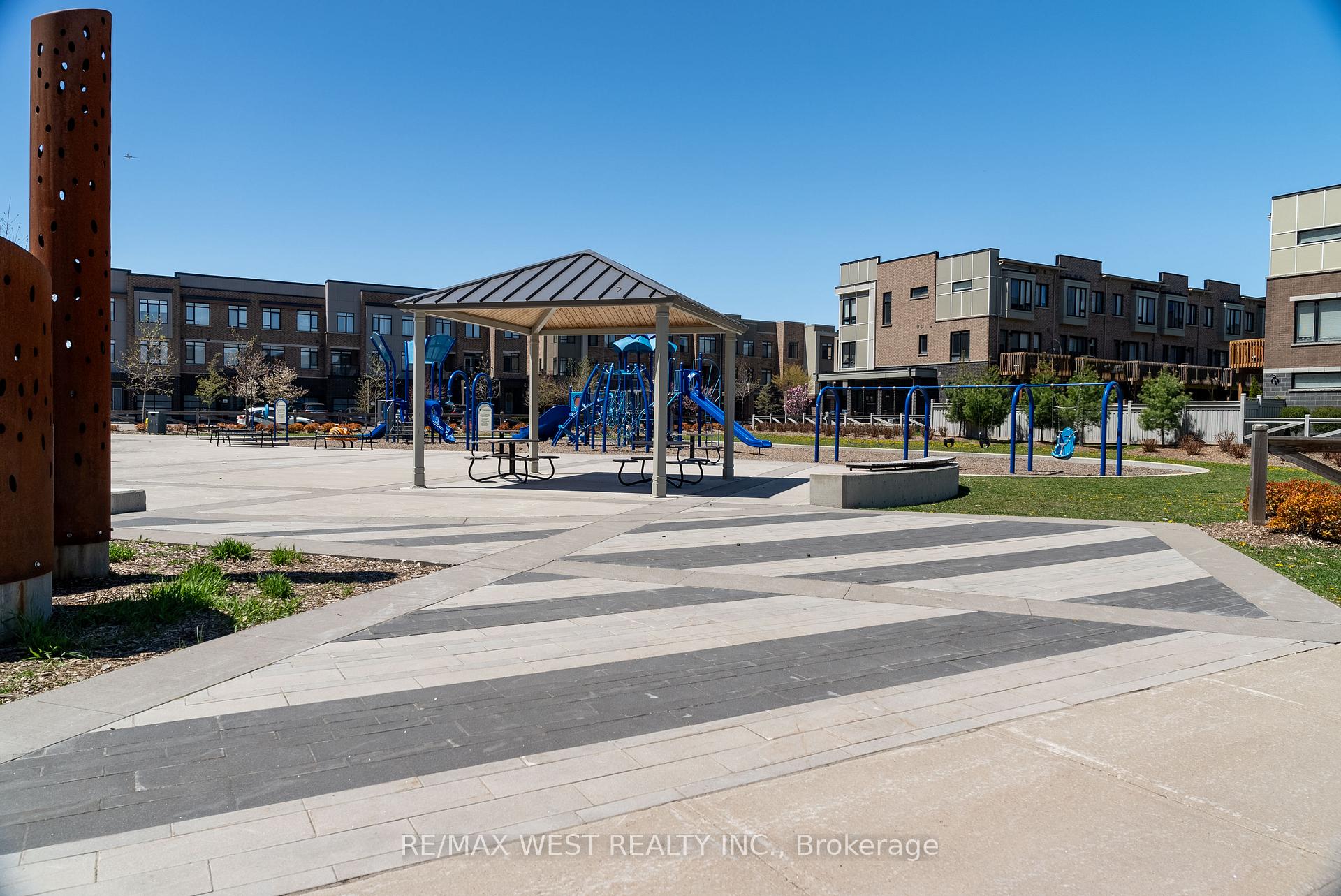 1 Bedroom Condo at 100 Eagle Rock, Vaughan For sale