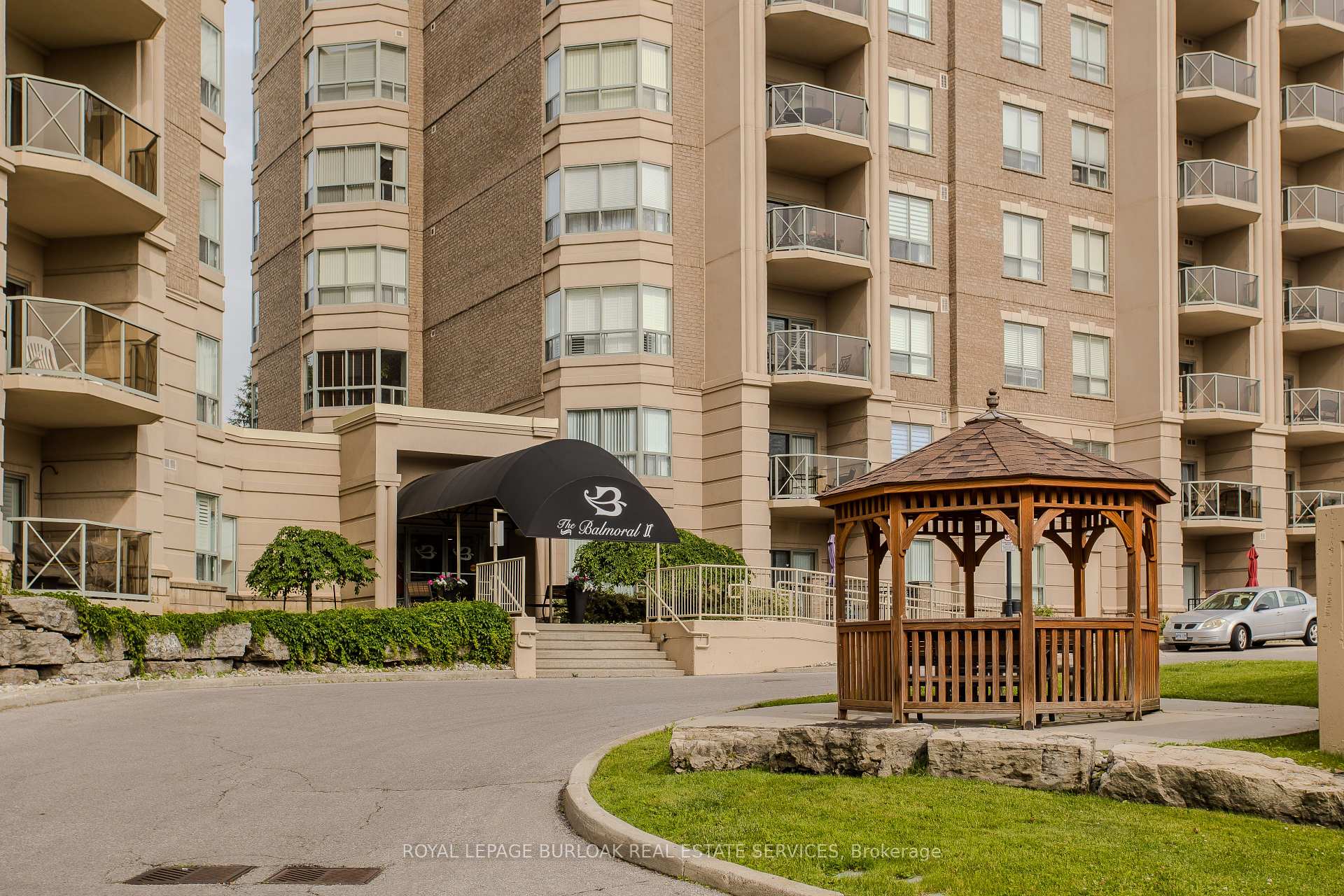 2 Bedrooms Condo at 2085 Amherst Heights, Burlington For sale