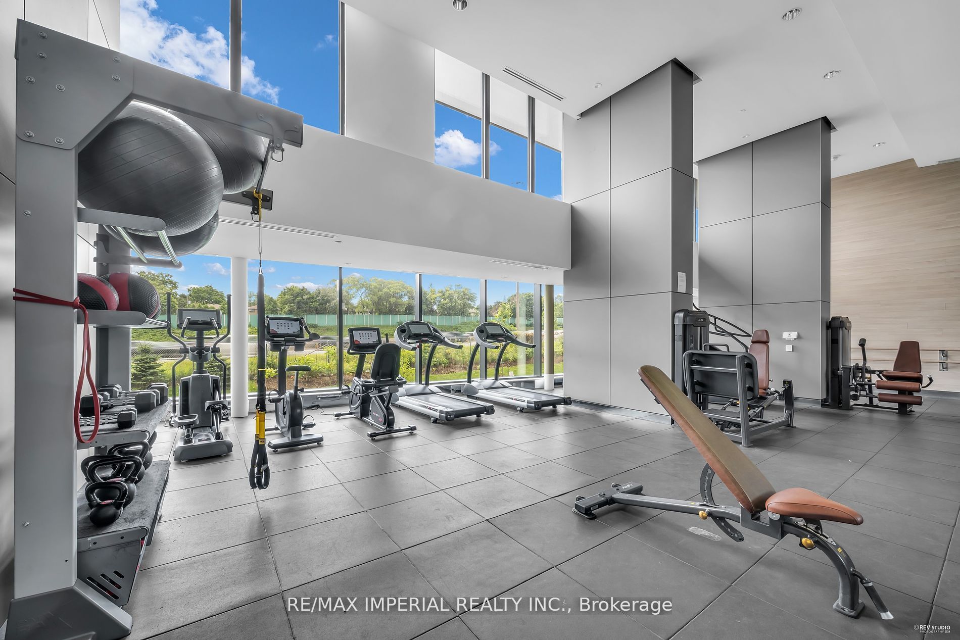 85 McMahon Drive, #1806