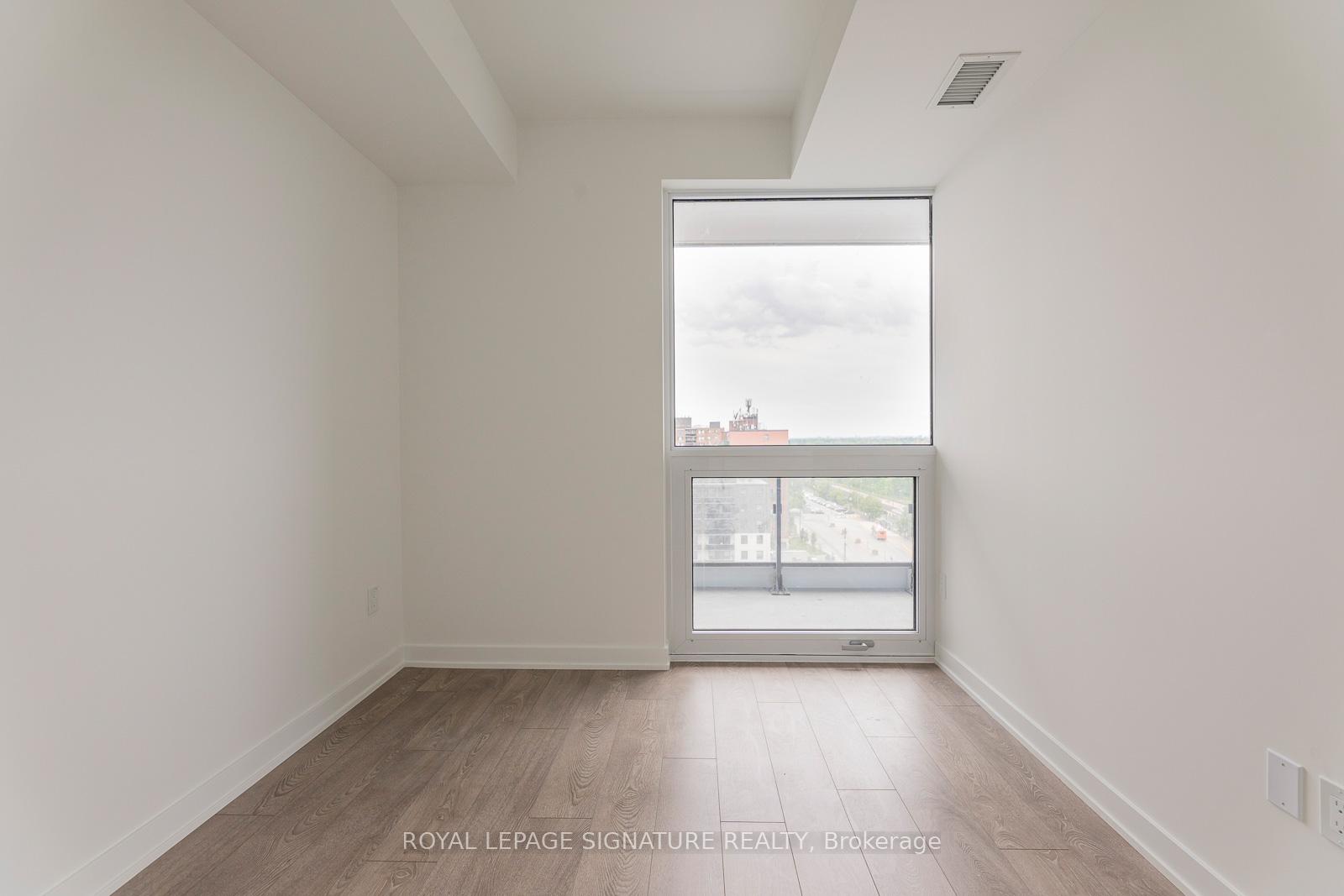 2 Bedrooms Condo at 28 Ann, Mississauga For sale