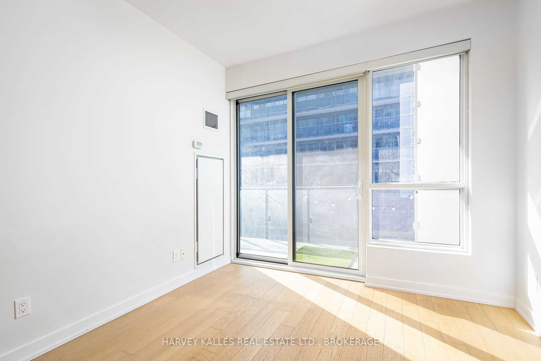 1030 King Street W 1002