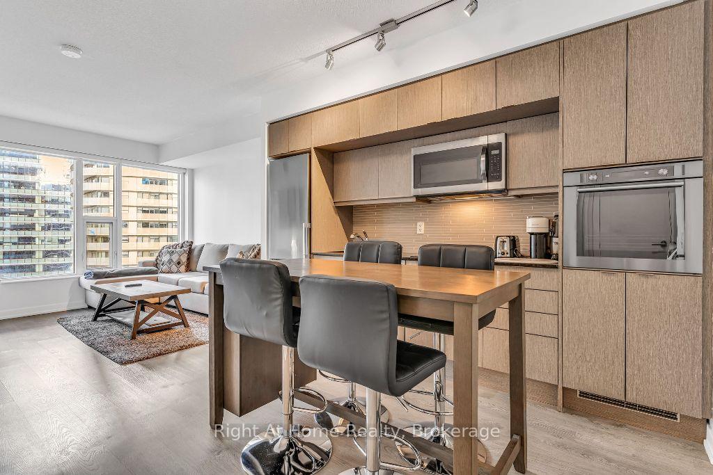 1 Bedroom Condo at 10 York,  Toronto For sale
