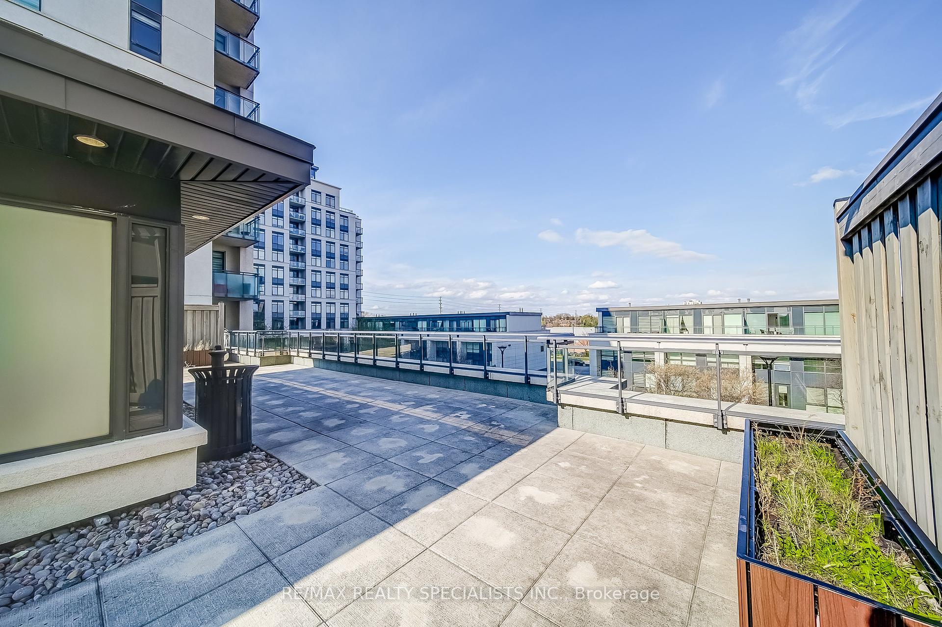 2 Bedrooms Condo at 24 Woodstream,  Vaughan For sale