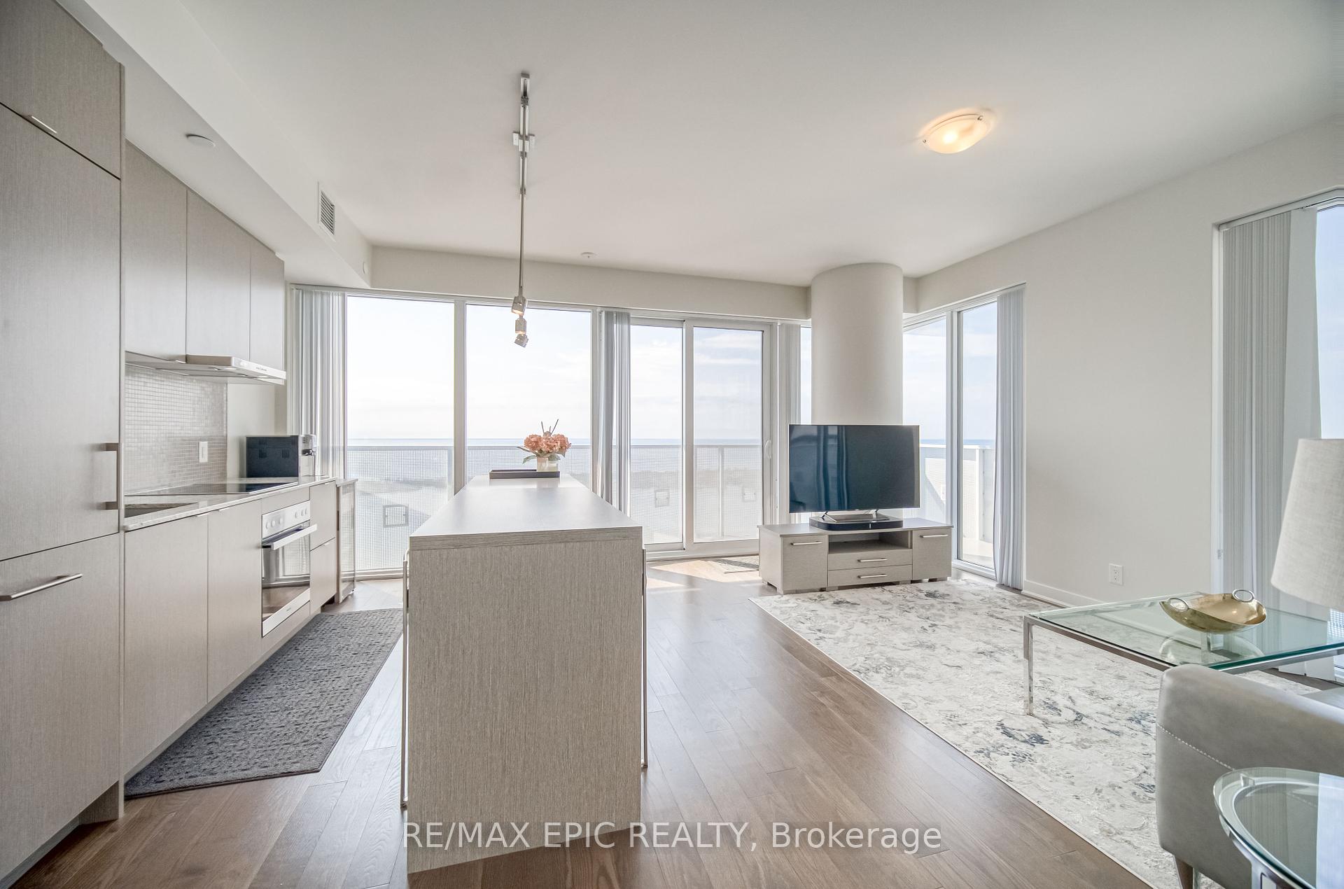 3 Bedrooms Condo at 88 Harbour,  Toronto For sale