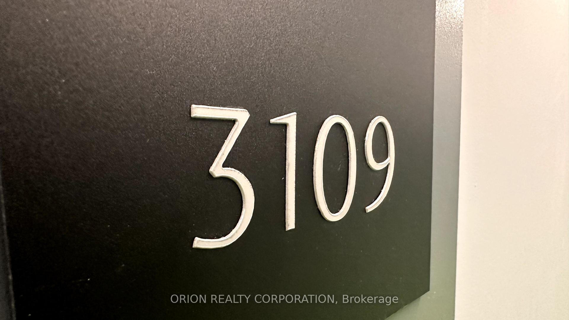 2 Bedrooms Condo at 430 Square One, Mississauga For sale
