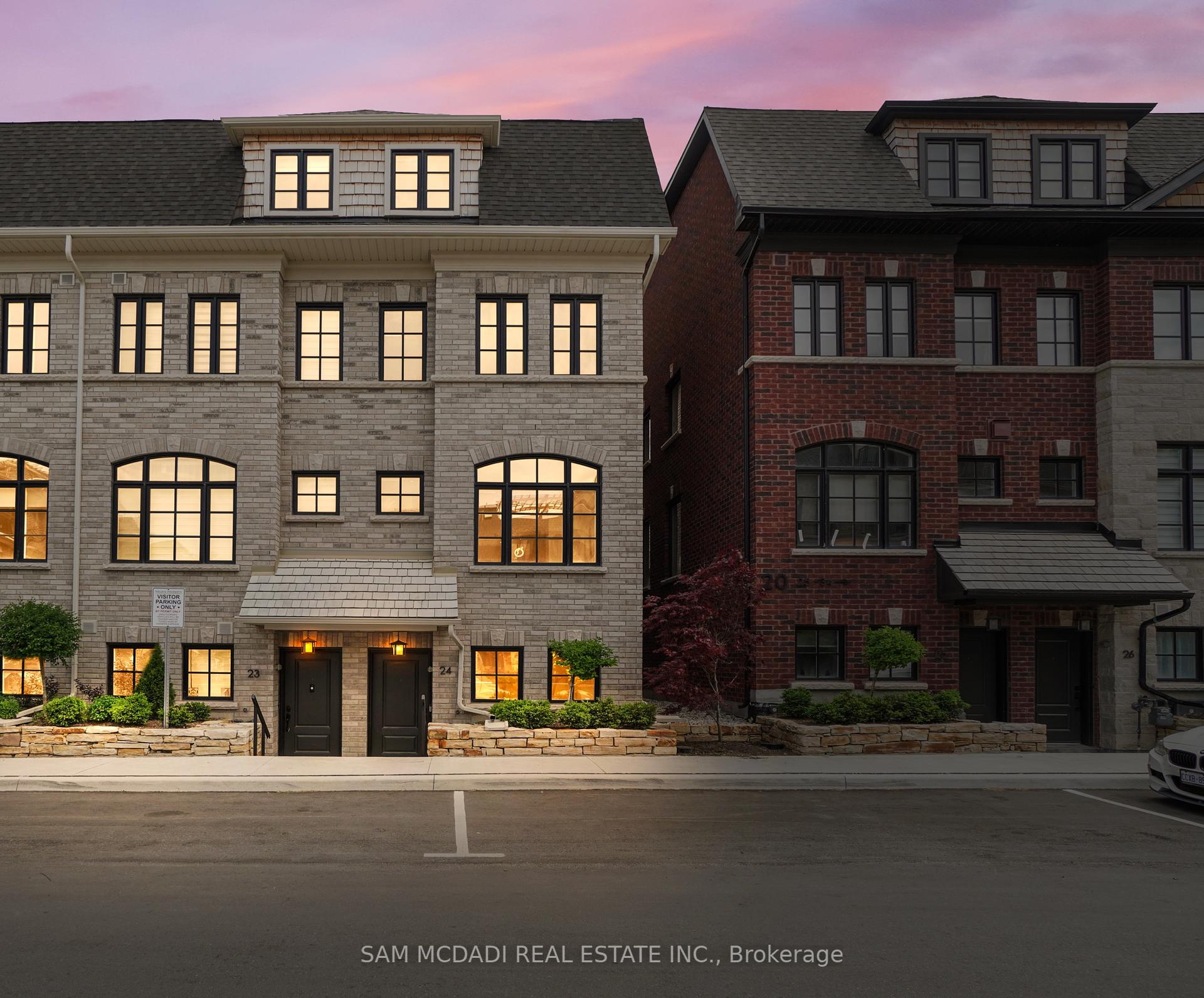 3 Bedrooms Condo at 10 Lunar, Mississauga For sale