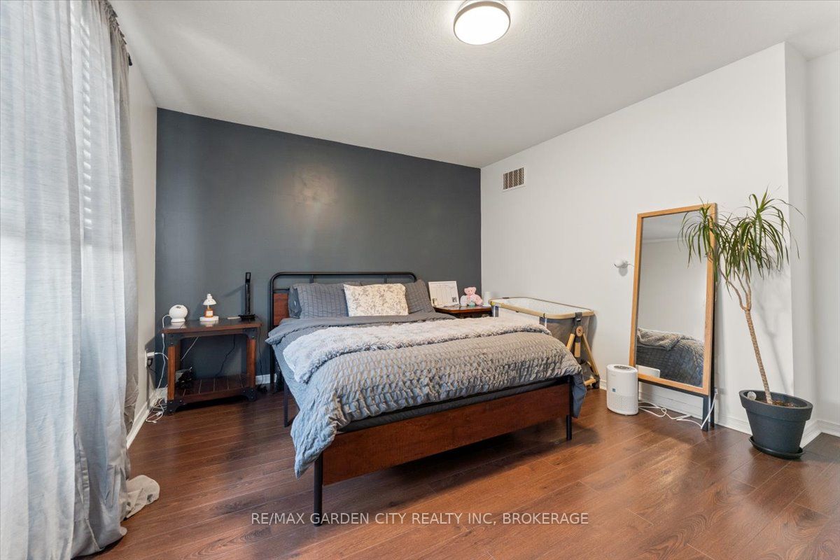 8648 DOGWOOD Crescent