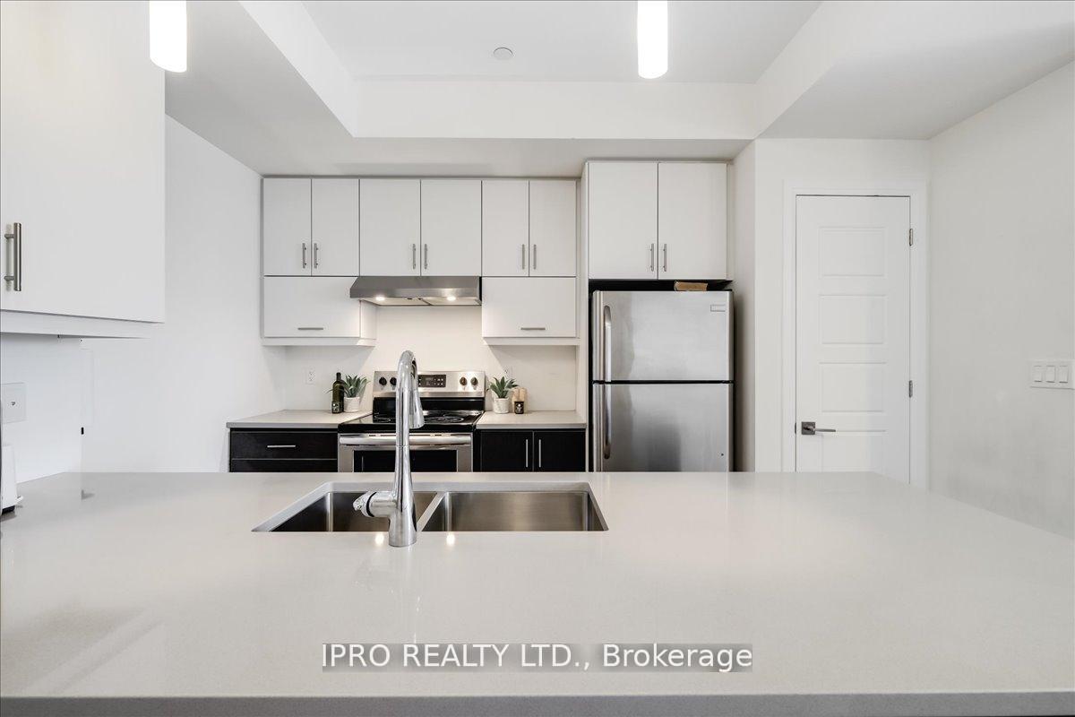 2 Bedrooms Condo at 3028 Creekshore, Oakville For sale