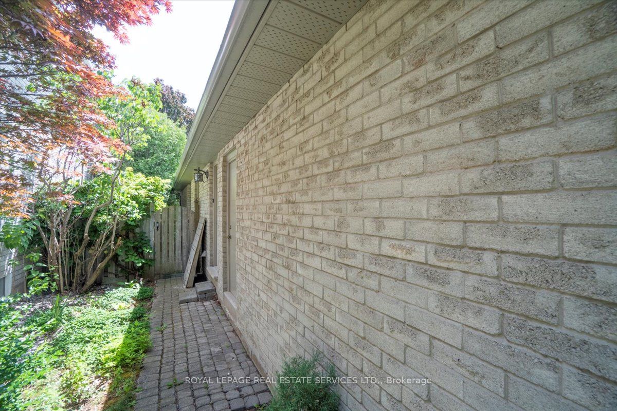 172 River Oaks Boulevard E