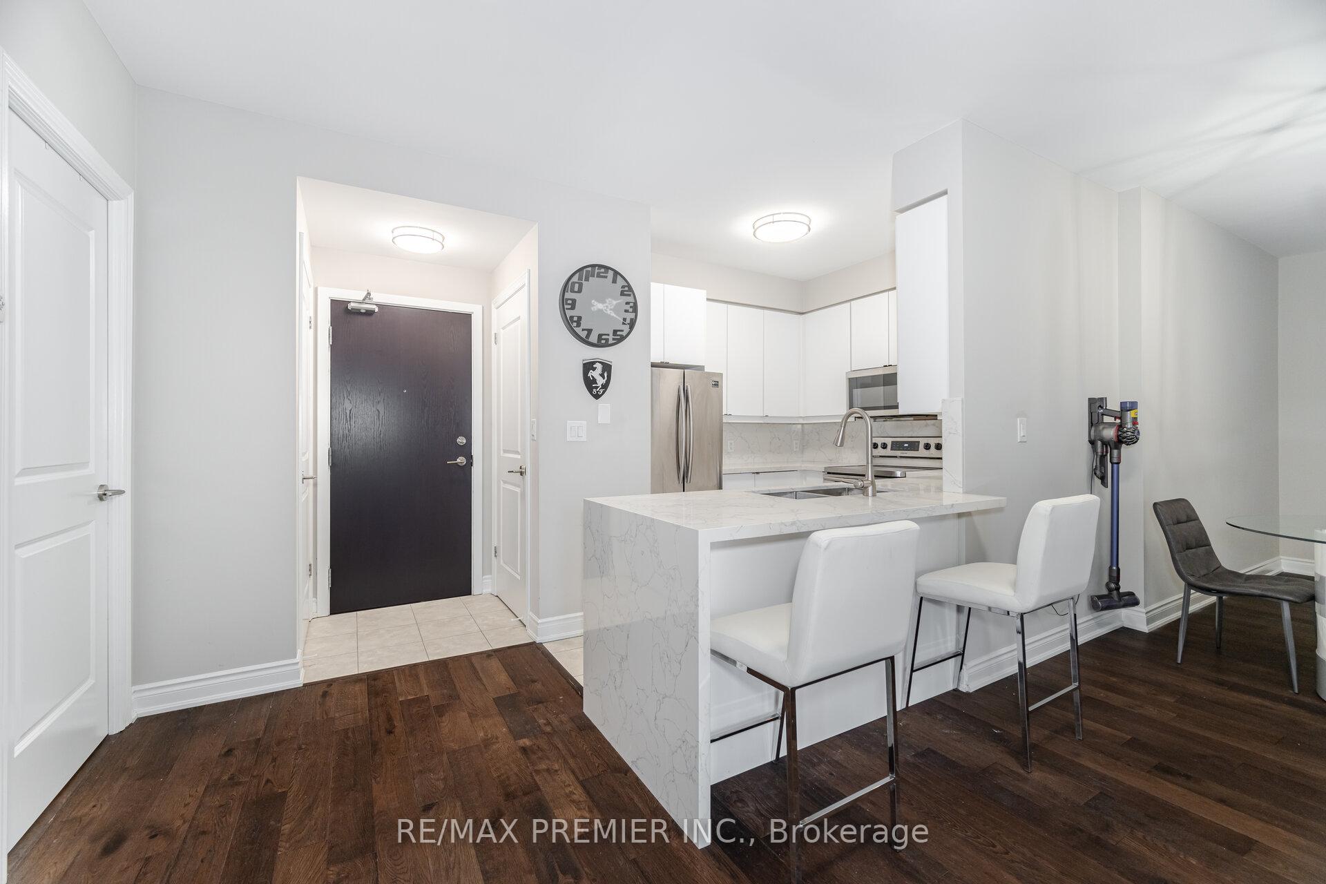 1 Bedroom Condo at 281 Woodbridge,  Vaughan For sale