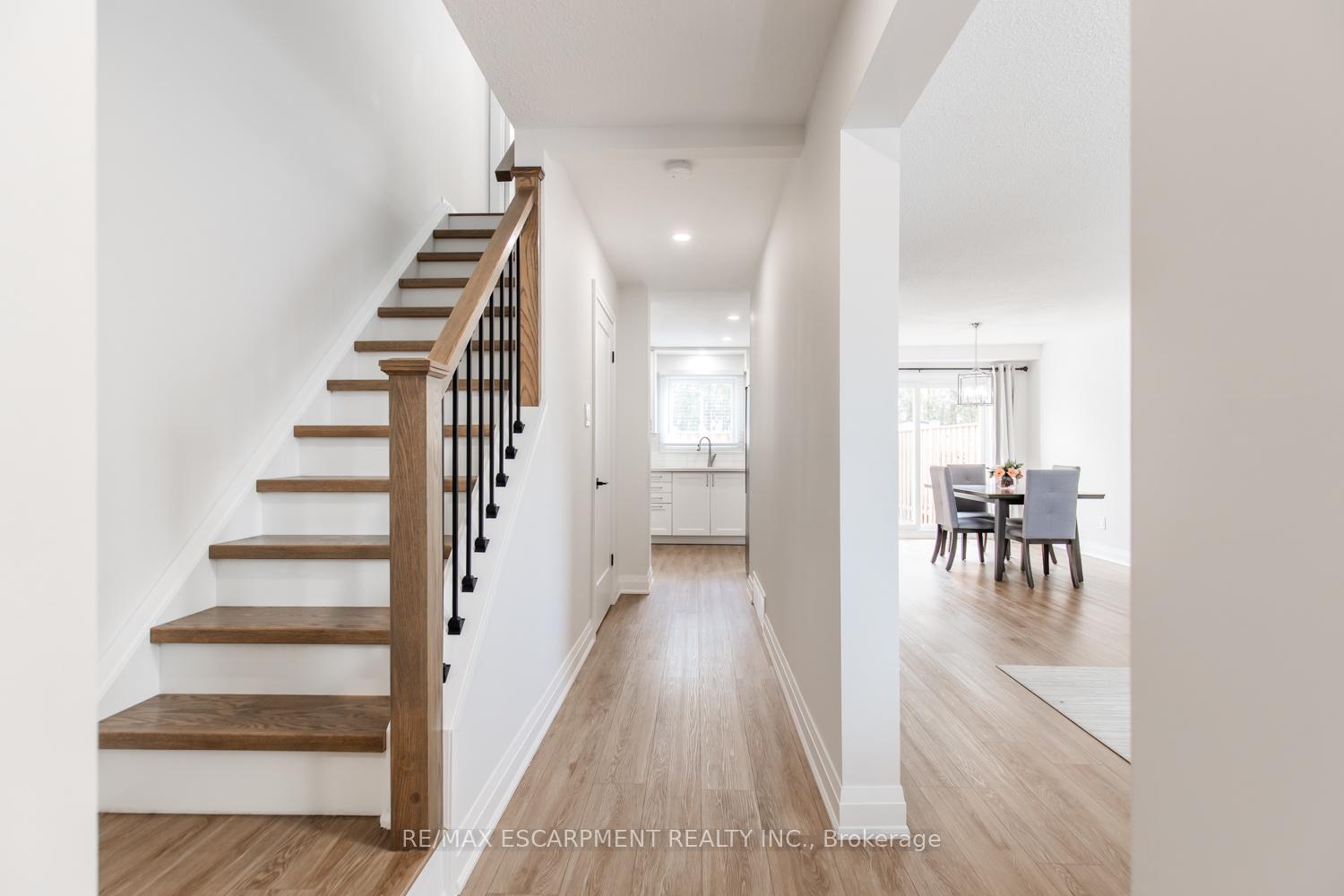 3 Bedrooms Condo at 150 Gateshead, Hamilton For sale