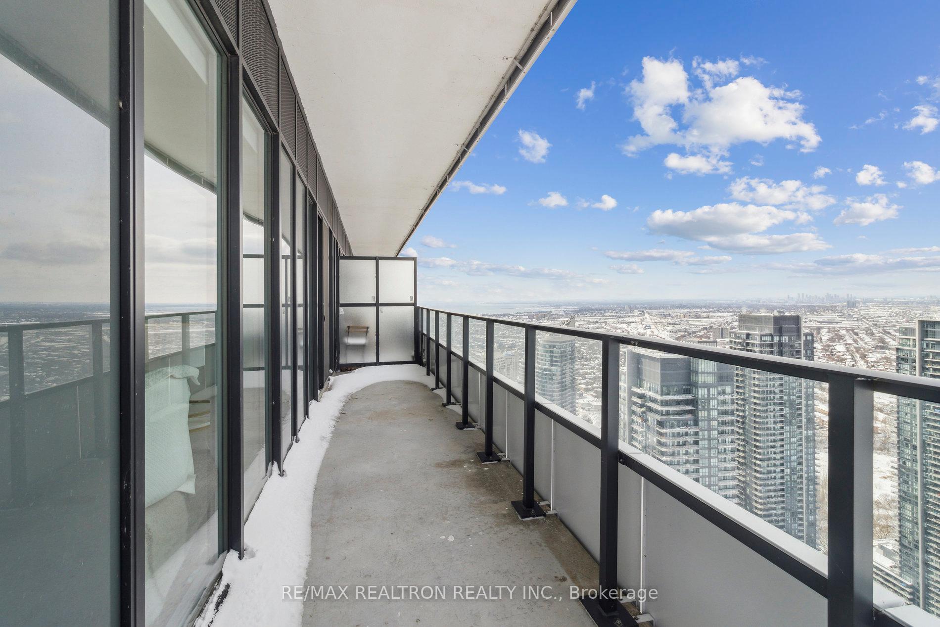 2 Bedrooms Condo at 30 Shore Breeze, Toronto For sale