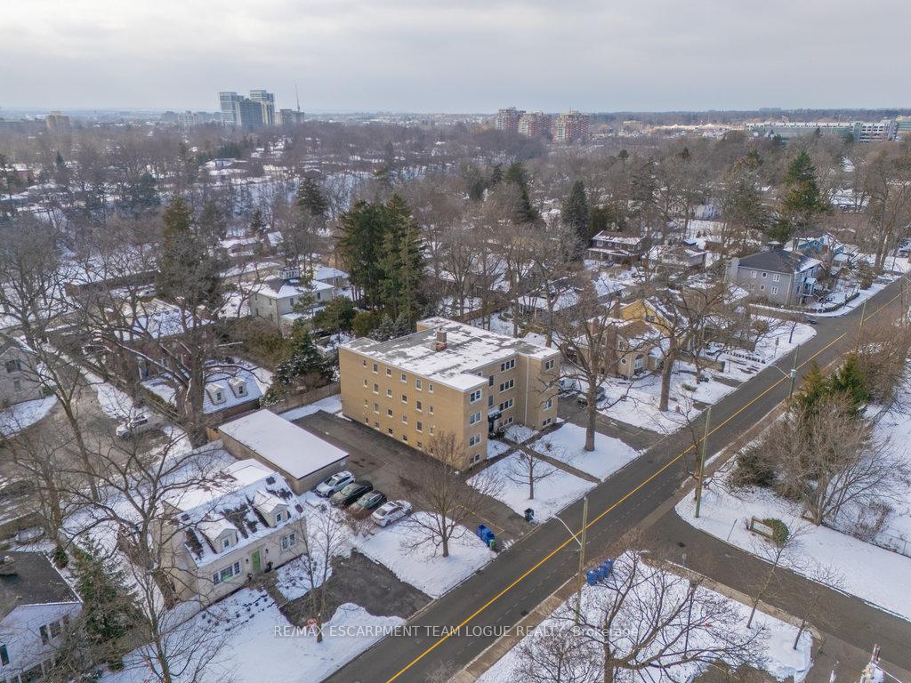2 Bedrooms Co-op at 288 Reynolds,  Oakville For sale