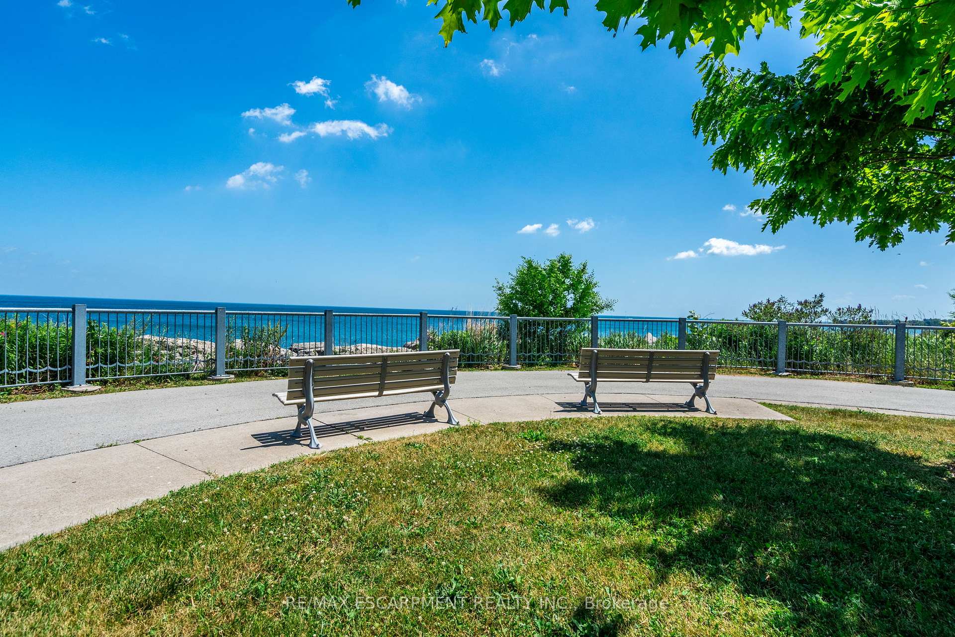 2 Bedrooms Condo at 125 Shoreview, Hamilton For sale